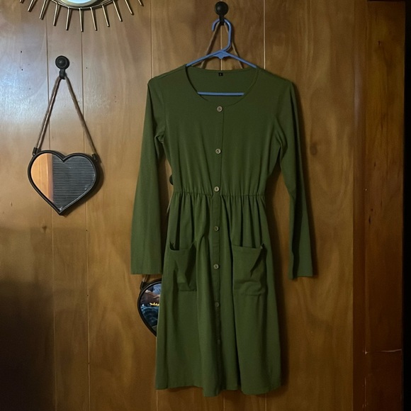 Dresses & Skirts - 💚🍃Women’s long sleeve dark green dress / front pockets / size small